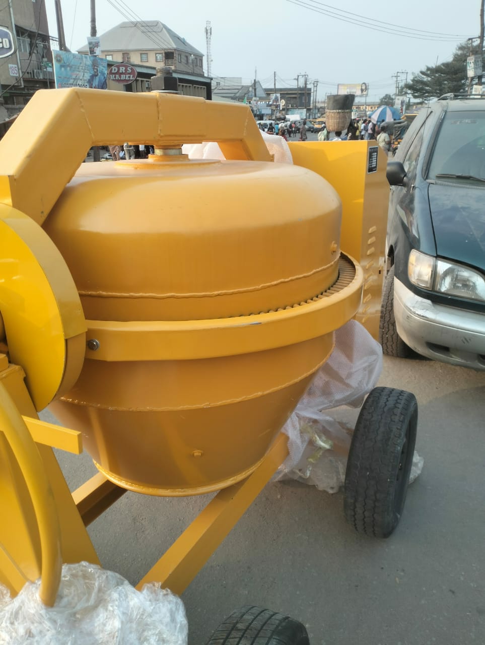 Heavy-Duty Yellow Concrete Mixer - Towable, 400L Drum